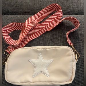 ⭐️Bloc bag -EUC-cream with white star and red/white strap⭐️